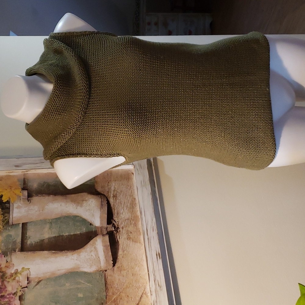 Casual Corner Tank - Picture 2 of 7